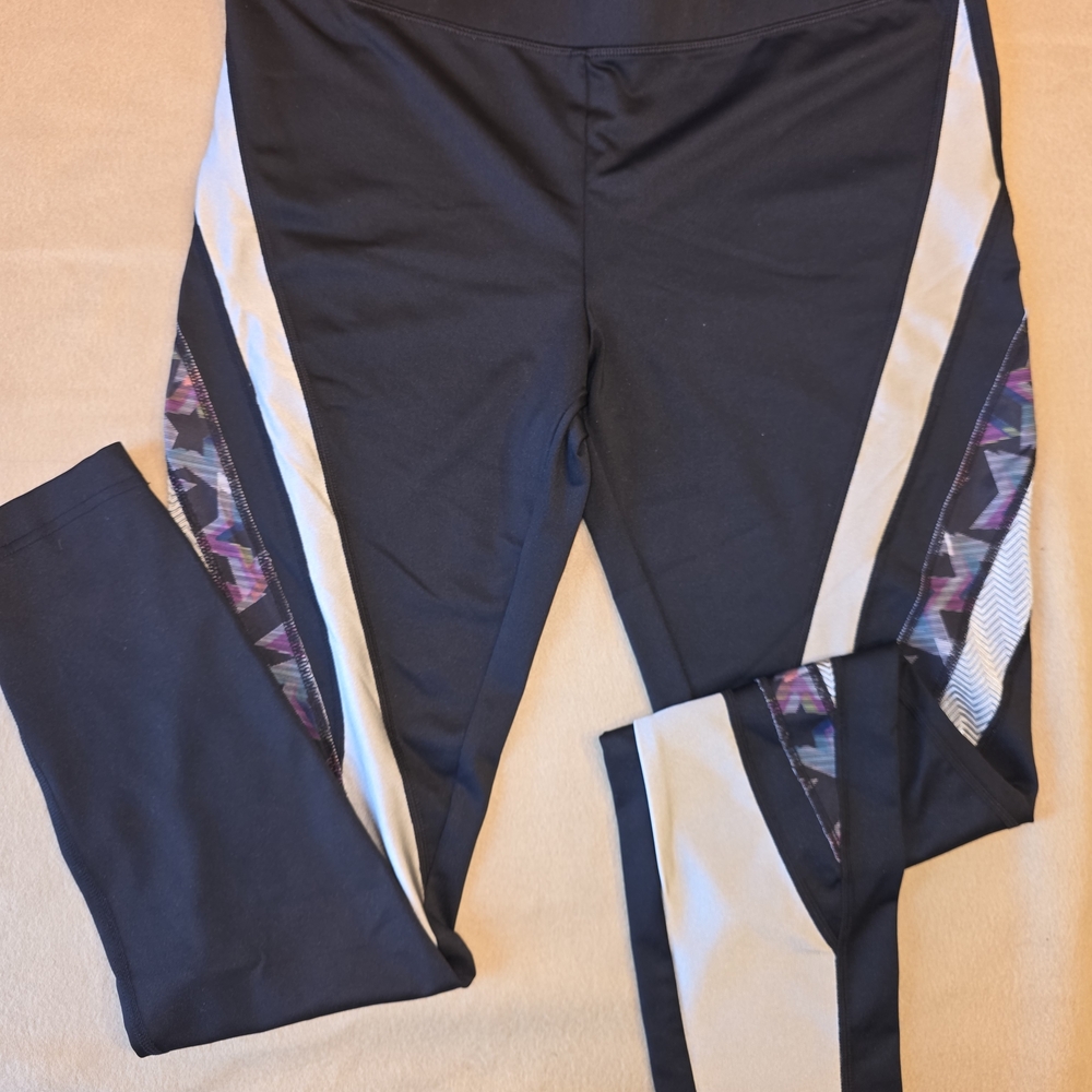 Fila Black and Cream Womans Leggings with Patterned Accents Size L. NWOT